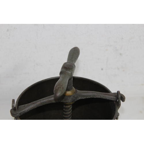 472 - VINTAGE FRUIT PRESS
22CM