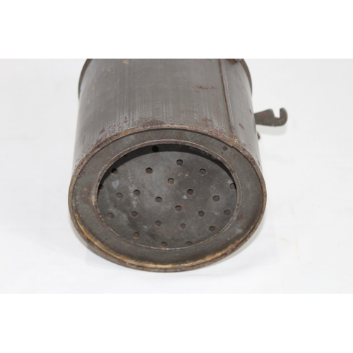 472 - VINTAGE FRUIT PRESS
22CM