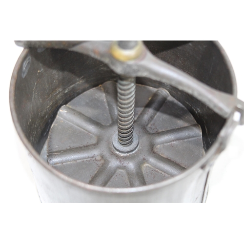 472 - VINTAGE FRUIT PRESS
22CM