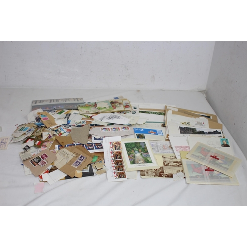 474 - QUANTITY OF VARIOUS STAMPS