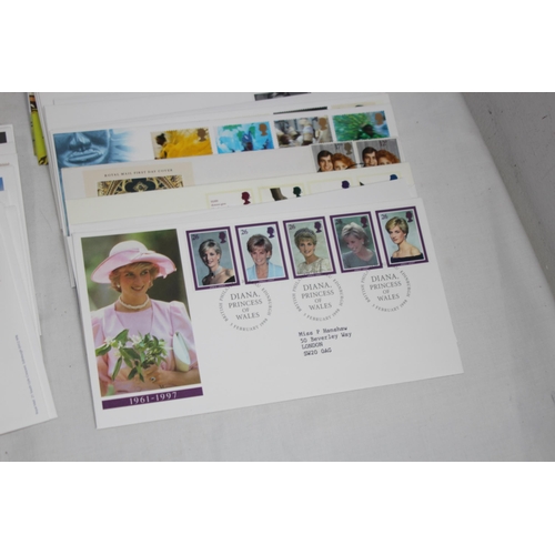 475 - LARGE QUANTITY OF 1ST DAY COVERS
