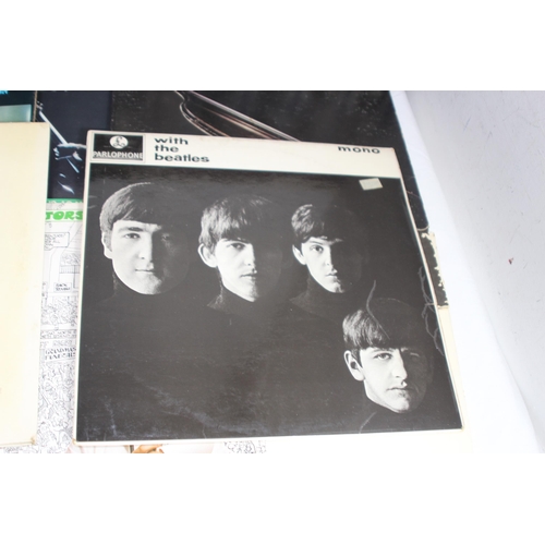 476 - QUANTITY OF LPS INCLUDING BEATLES