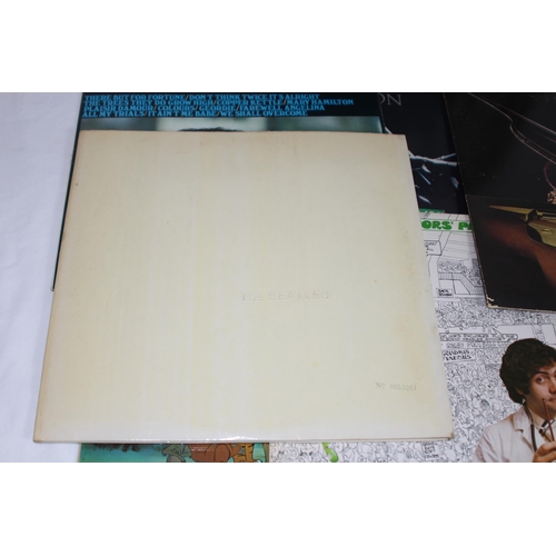 476 - QUANTITY OF LPS INCLUDING BEATLES
