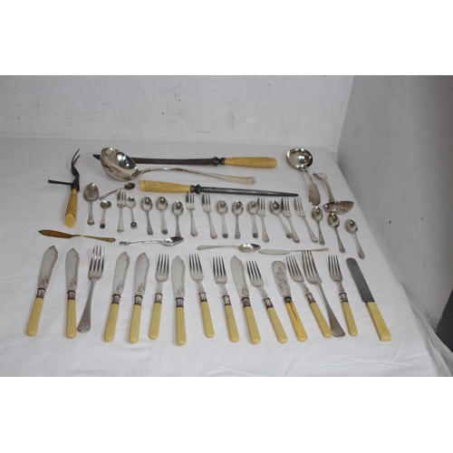 477 - QUANTITY OF CUTLERY