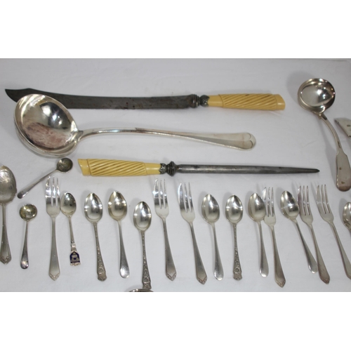 477 - QUANTITY OF CUTLERY