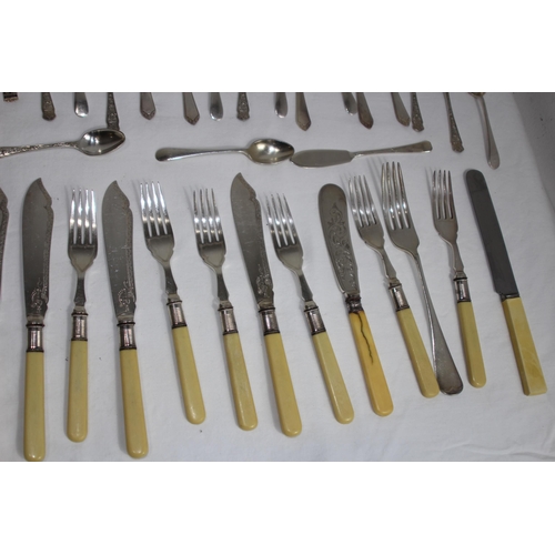 477 - QUANTITY OF CUTLERY