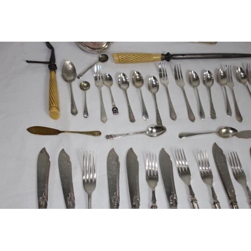 477 - QUANTITY OF CUTLERY
