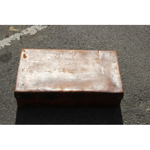 478 - QUALITY VINTAGE LEATHER CASE BY FINNIGANS OF MANCHESTER - HANDLE BROKEN
60 X 36 X 16CM
