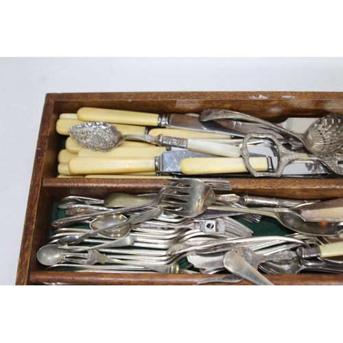 481 - QUANTITY OF CUTLERY