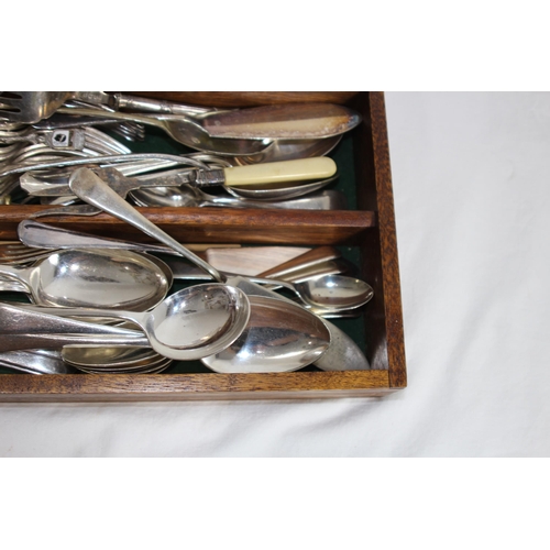 481 - QUANTITY OF CUTLERY