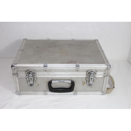 722 - QUANTITY OF CASED CAMERA EQUIPMENT INCLUDING CANON CAMERA AND VARIOUS LENSES ETC