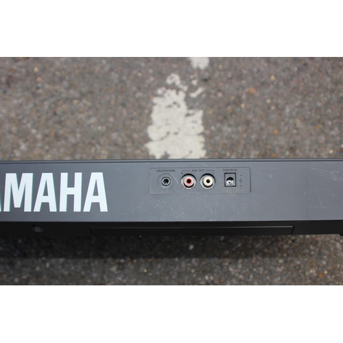 725 - QUANTITY OF MUSICAL INSTRUMENTS INCLUDING GUITAR, KEYBOARD AND HOHNER HARMONICA
