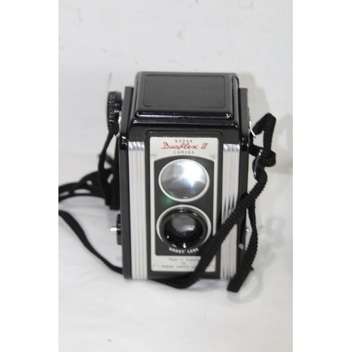 724 - QUANTITY OF CAMERAS ETC
