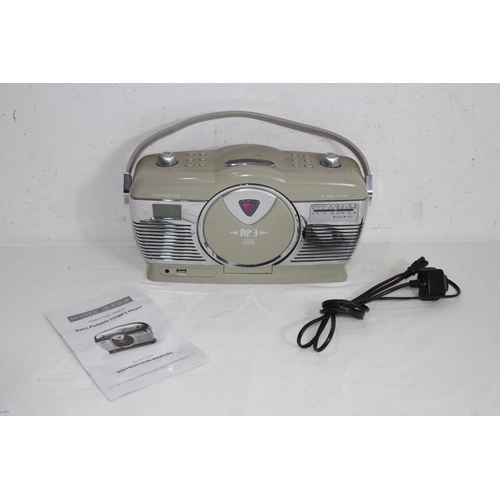 733 - RETRO PORTABLE CD/MP3 PLAYER