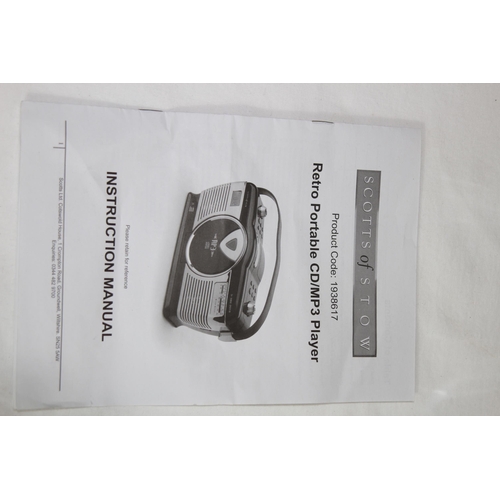 733 - RETRO PORTABLE CD/MP3 PLAYER