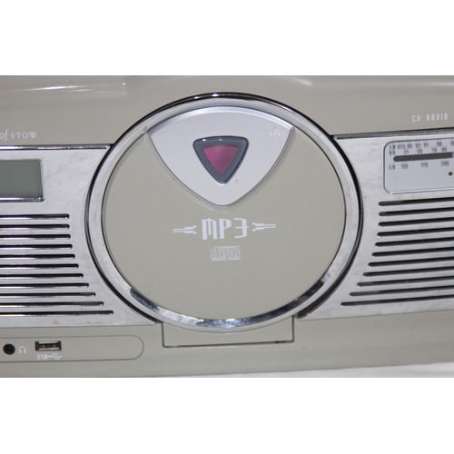 733 - RETRO PORTABLE CD/MP3 PLAYER