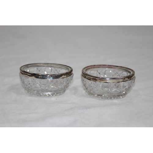 1026 - PAIR OF SILVER AND GLASS SALTS - BIRMINGHAM 1901 - T. BEARDSMORE