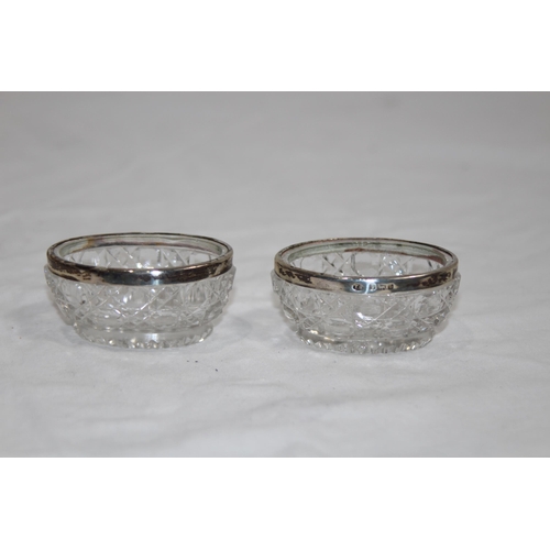 1026 - PAIR OF SILVER AND GLASS SALTS - BIRMINGHAM 1901 - T. BEARDSMORE
