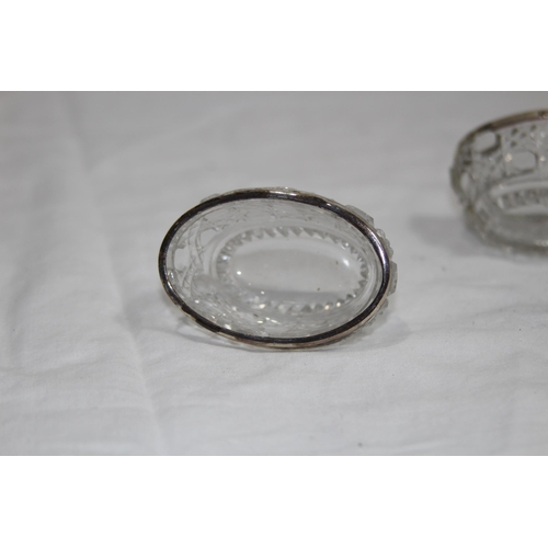 1026 - PAIR OF SILVER AND GLASS SALTS - BIRMINGHAM 1901 - T. BEARDSMORE
