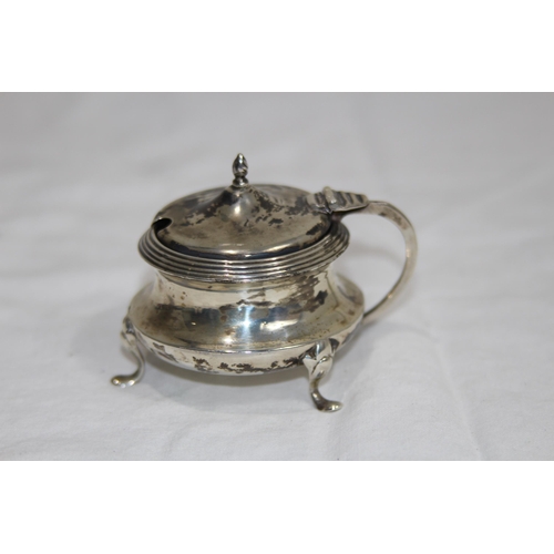 1028 - SILVER MUSTARD POT WITH LINER - 34G SILVER ONLY - BIRMINGHAM 1911 - MARTIN HALL AND CO