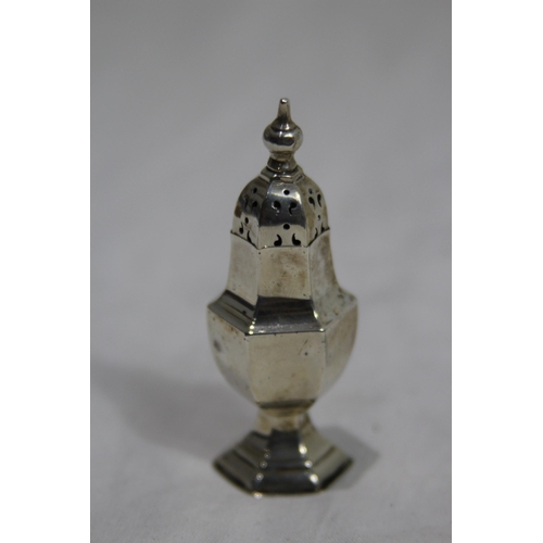 1029 - SILVER SALT AND PEPPER - 30G - BIRMINGHAM 1903 - WILLIAM DAVENPORT
