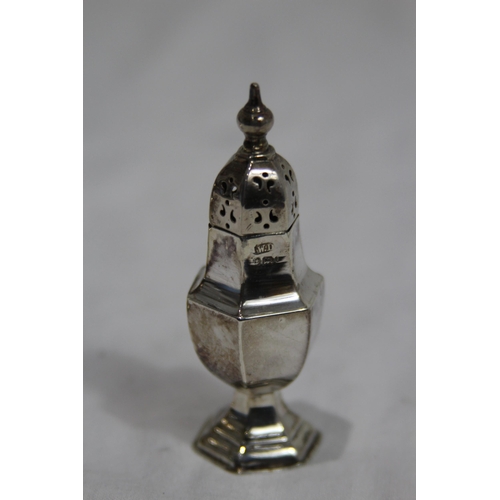 1029 - SILVER SALT AND PEPPER - 30G - BIRMINGHAM 1903 - WILLIAM DAVENPORT