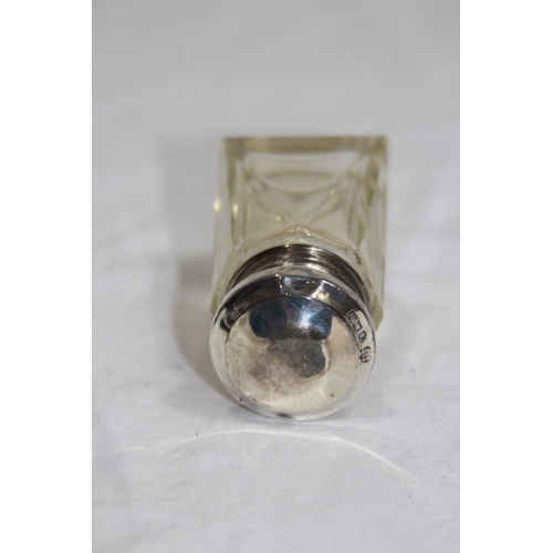 1036 - SILVER SMELLING SALTS BOTTLE - BIRMINGHAM 1937 - W.J MYATT