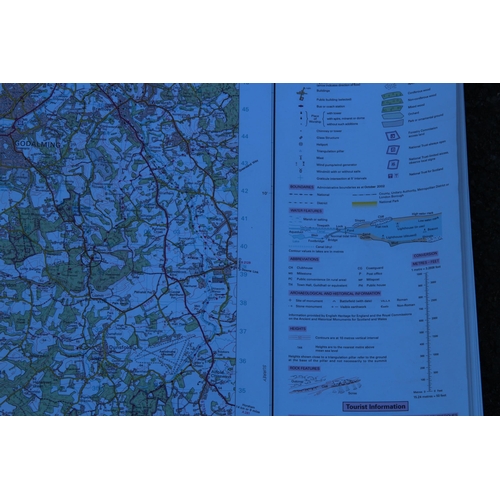 745 - POST WAR 1952 BRITISH MAP CONTAINER - C/W ALDERSHOT MAPS
107CM