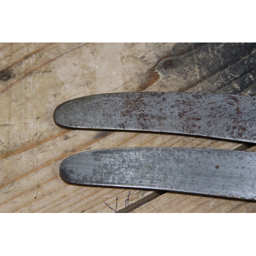 746 - WW2 DATED GERMAN BOWL AND 2 KNIVES
