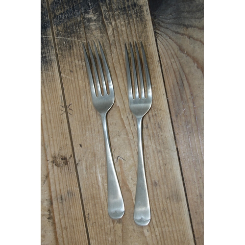 747 - WW2 DATED BRITISH CHINA PLATES AND FORKS PLUS POST WAR BRITISH CHINA WARE