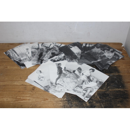 466 - QUANTITY OF 1960'S MODEL PHOTOGRAPHS