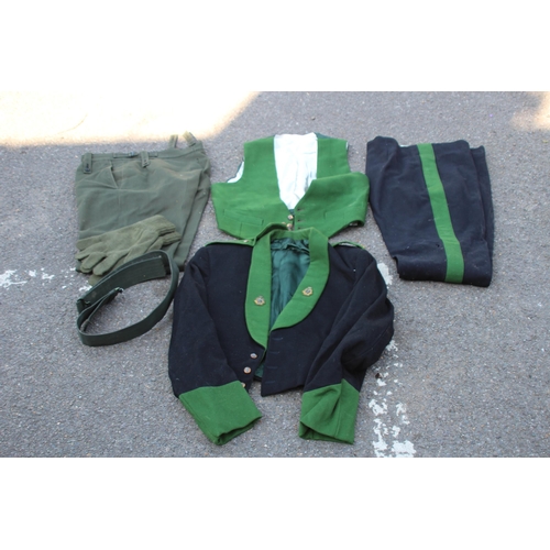 762 - QUANTITY OF MILITARY UNIFORM