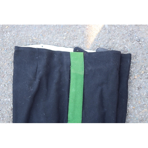 762 - QUANTITY OF MILITARY UNIFORM