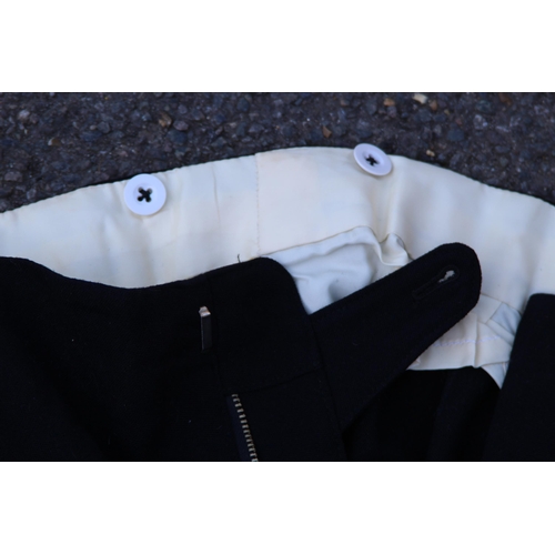 762 - QUANTITY OF MILITARY UNIFORM