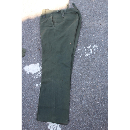 762 - QUANTITY OF MILITARY UNIFORM