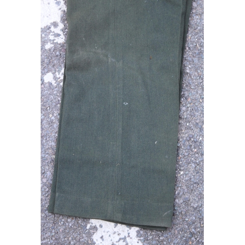 762 - QUANTITY OF MILITARY UNIFORM