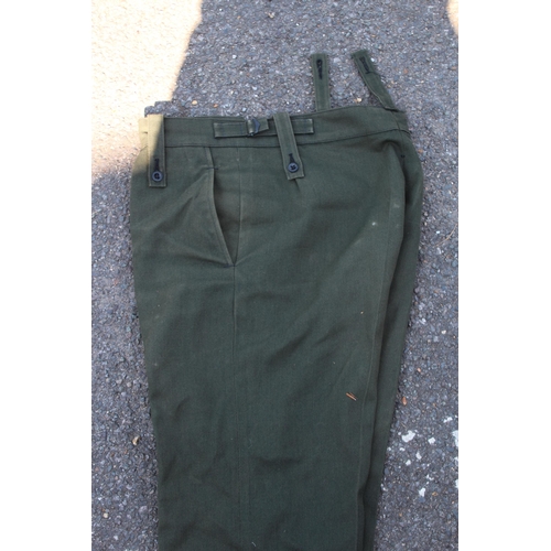 762 - QUANTITY OF MILITARY UNIFORM