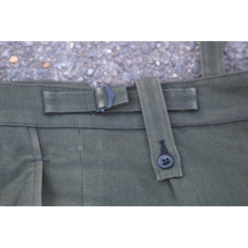 762 - QUANTITY OF MILITARY UNIFORM