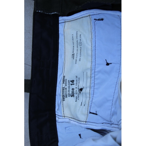 762 - QUANTITY OF MILITARY UNIFORM