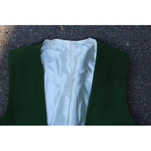 762 - QUANTITY OF MILITARY UNIFORM