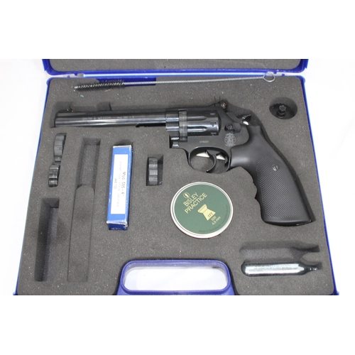767 - SMITH AND WESTON CO2 POWERED 1.77 PELLET PISTOL