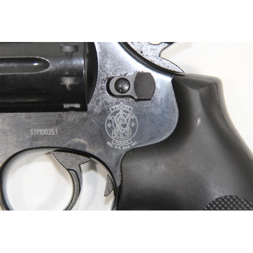 767 - SMITH AND WESTON CO2 POWERED 1.77 PELLET PISTOL