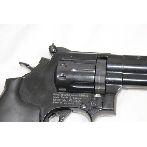 767 - SMITH AND WESTON CO2 POWERED 1.77 PELLET PISTOL