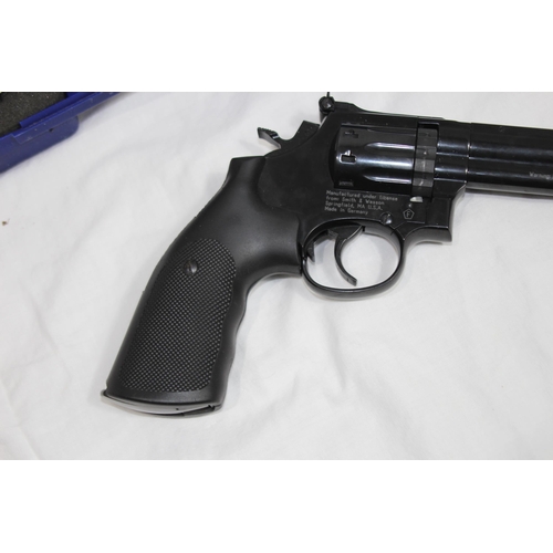 767 - SMITH AND WESTON CO2 POWERED 1.77 PELLET PISTOL