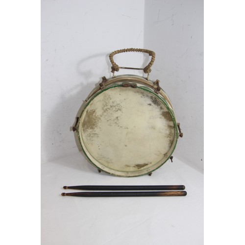 744 - HITLER YOUTH DRUM AND STICKS - CIRCA LATE 30S
33CM