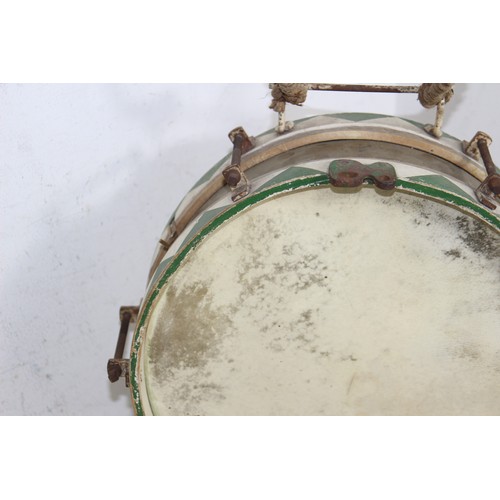 744 - HITLER YOUTH DRUM AND STICKS - CIRCA LATE 30S
33CM