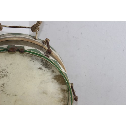 744 - HITLER YOUTH DRUM AND STICKS - CIRCA LATE 30S
33CM