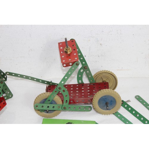 581 - QUANTITY OF VINTAGE MECCANO