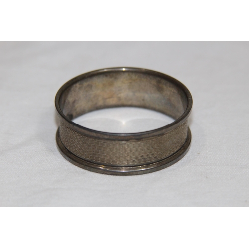 1044 - SILVER NAPKIN RING - 10.5G - BIRMINGHAM 1953 - BROADWAY AND CO