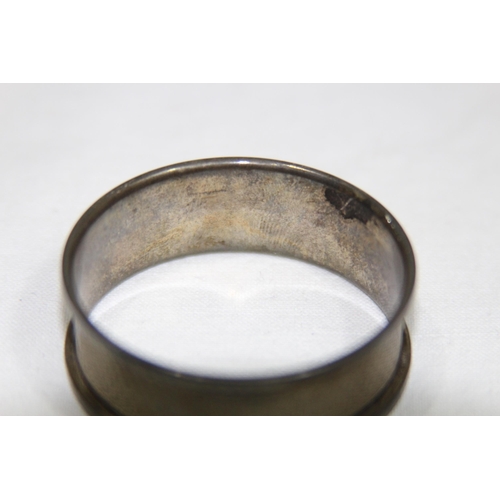 1044 - SILVER NAPKIN RING - 10.5G - BIRMINGHAM 1953 - BROADWAY AND CO
